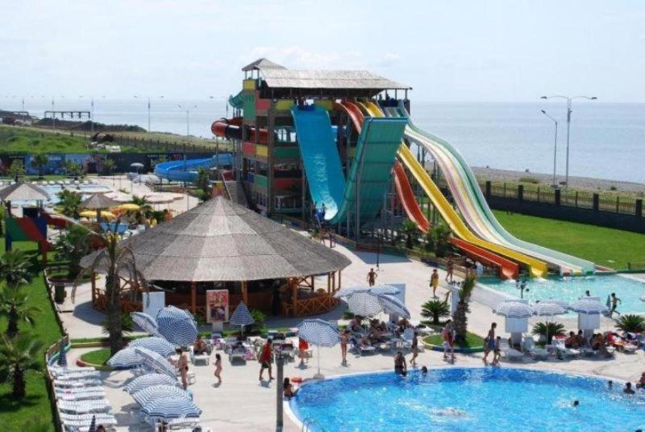 Apartment Desi With Sea View On The Beach In Batumi Eksteriør billede