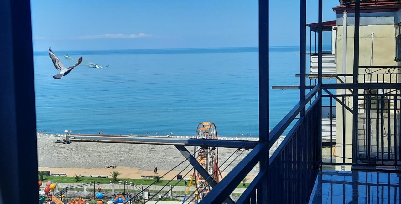 Apartment Desi With Sea View On The Beach In Batumi Eksteriør billede