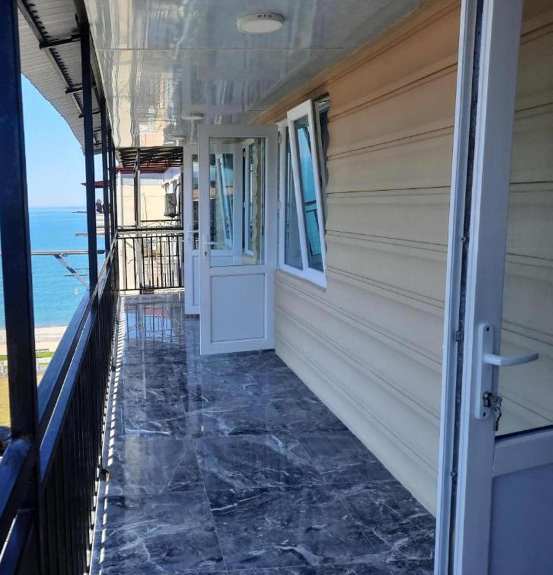 Apartment Desi With Sea View On The Beach In Batumi Eksteriør billede